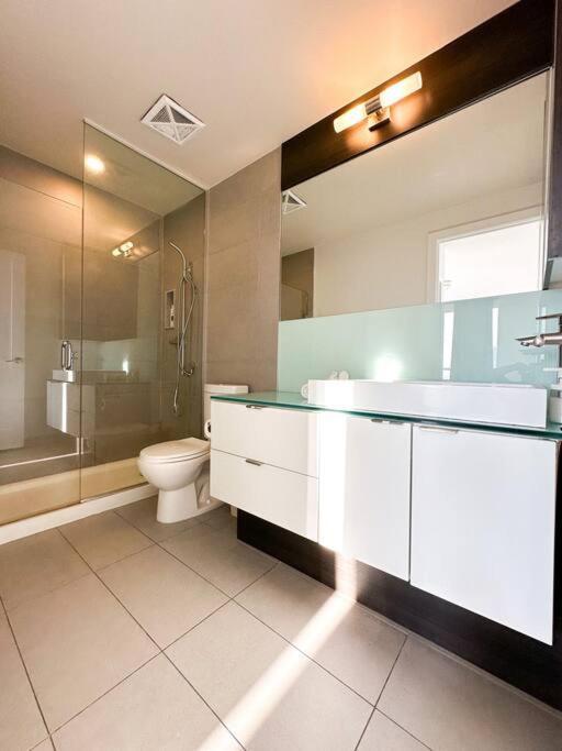 Elegant Suites - City Views, Lake View, Free Parking Toronto Ngoại thất bức ảnh