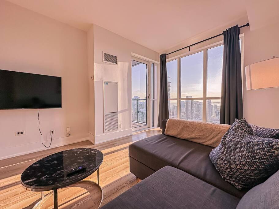 Elegant Suites - City Views, Lake View, Free Parking Toronto Ngoại thất bức ảnh
