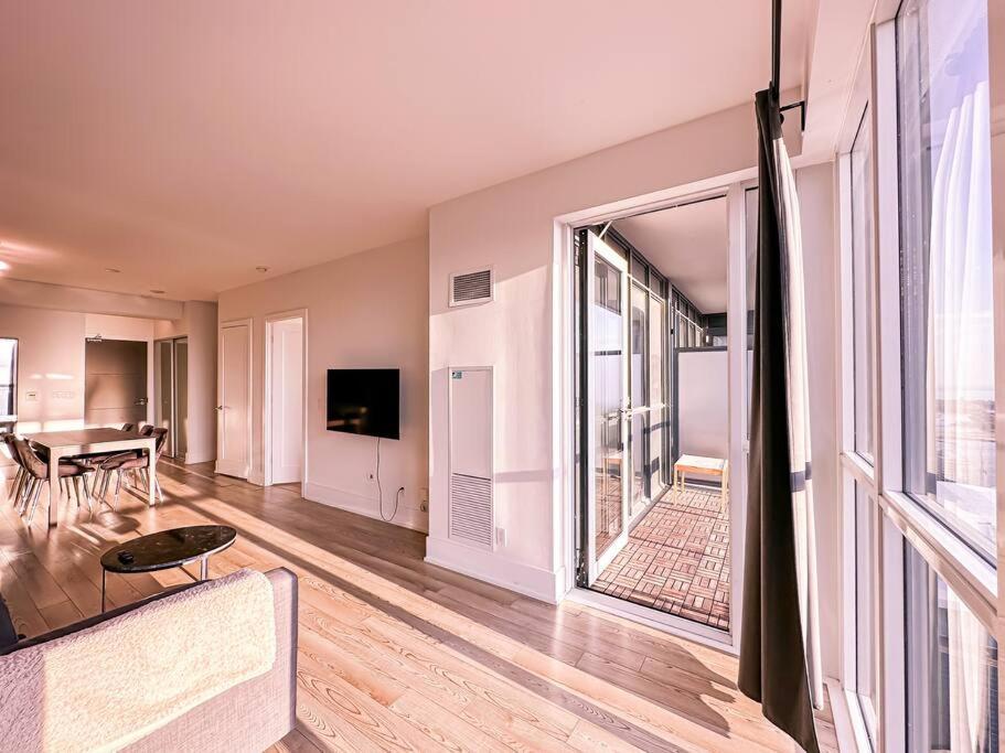 Elegant Suites - City Views, Lake View, Free Parking Toronto Ngoại thất bức ảnh